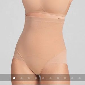 Brand new still in package never worn Honeylove Superpower brief Shapewear